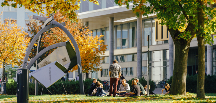 Campus im Herbst (Foto: Jana Dünnhaupt / OvGU Magdeburg)